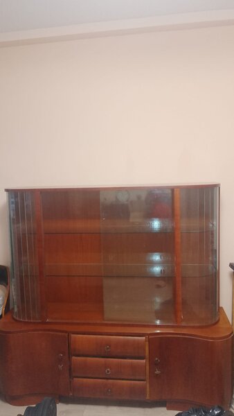 Mobila veche din lemn masiv de nuc